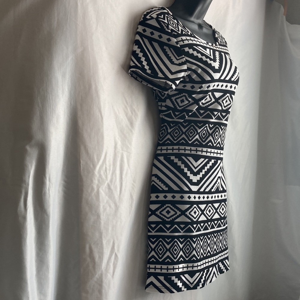 Shasa Geometric Print Open Waist Bodycon Dress Size Large (Juniors)